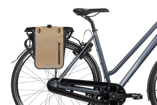 Basil fietstas enkel Rivo M MIK Hooks zand 12-15L Sand/Black